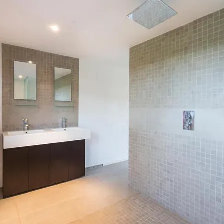 Sleeps 10 With Pool And Wifi 빌라