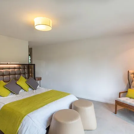 Sleeps 10 With Pool And Wifi *