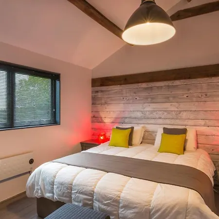 Sleeps 10 With Pool And Wifi 빌라 *